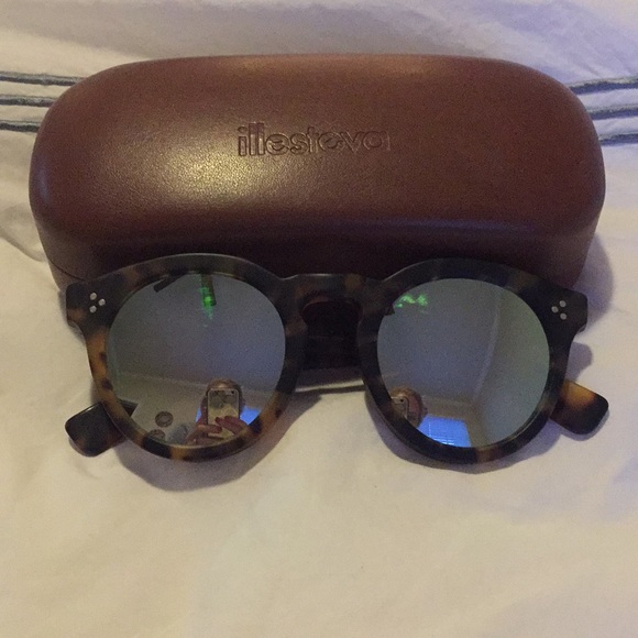 Illesteva Accessories - Illesteva Leonard 2 tortoise sunglasses